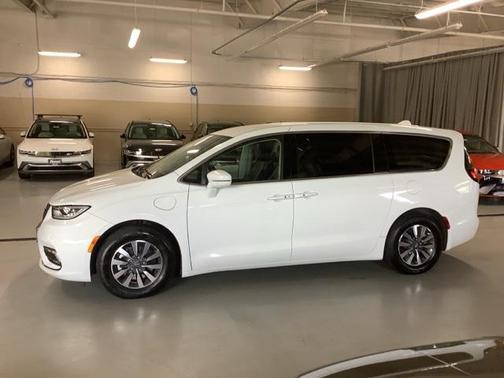 2022 Chrysler Pacifica Hybrid Touring L