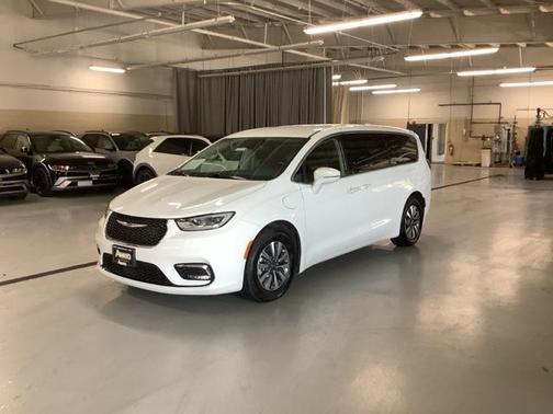 2022 Chrysler Pacifica Hybrid Touring L