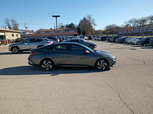 2025 Hyundai ELANTRA SEL