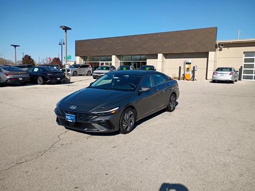 2025 Hyundai ELANTRA SEL