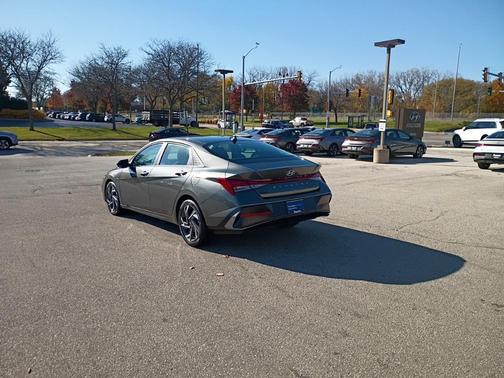 2025 Hyundai ELANTRA SEL