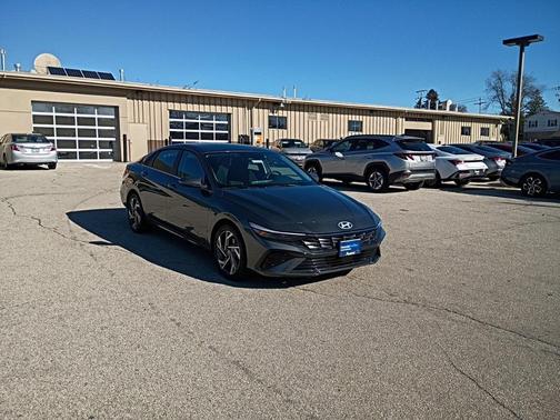 2025 Hyundai ELANTRA SEL