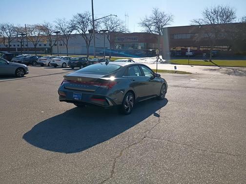 2025 Hyundai ELANTRA SEL