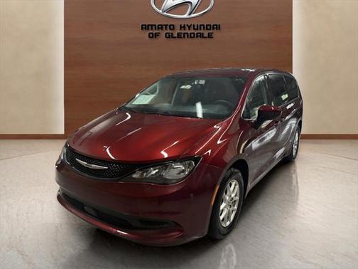 2022 Chrysler Voyager LX