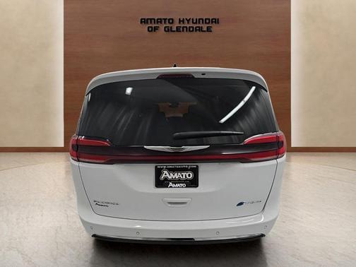 2023 Chrysler Pacifica Hybrid Touring L