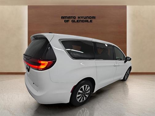 2023 Chrysler Pacifica Hybrid Touring L