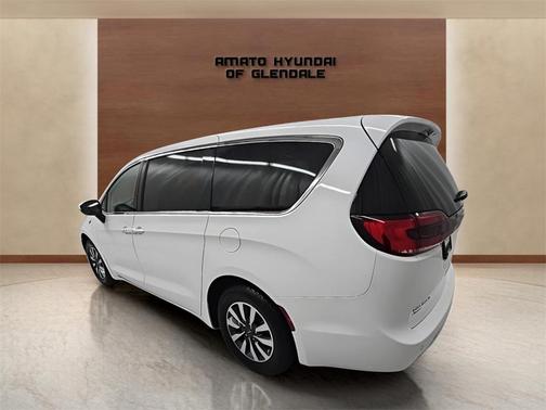 2023 Chrysler Pacifica Hybrid Touring L