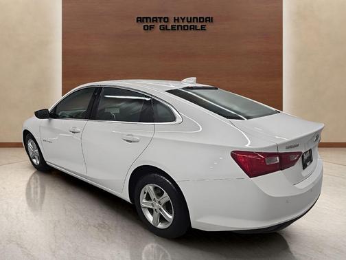 Summit White 2024 Chevrolet Malibu FWD 1LT