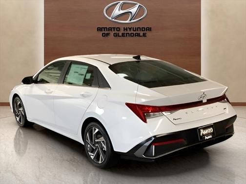 2025 Hyundai ELANTRA Limited