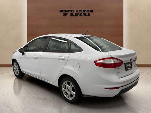 Oxford White 2016 Ford Fiesta SE