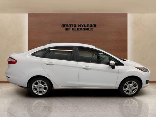 Oxford White 2016 Ford Fiesta SE