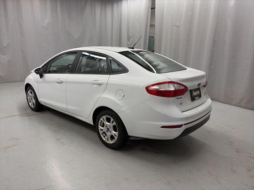 Oxford White 2016 Ford Fiesta SE