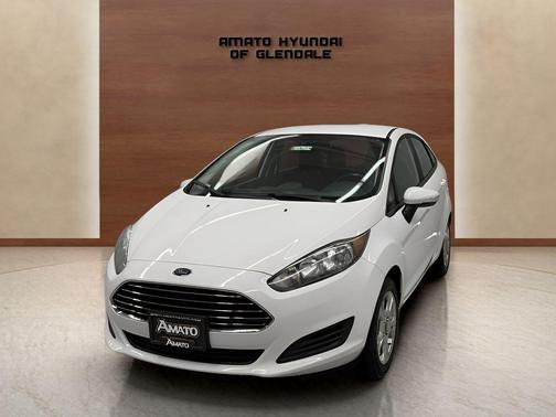 Oxford White 2016 Ford Fiesta SE