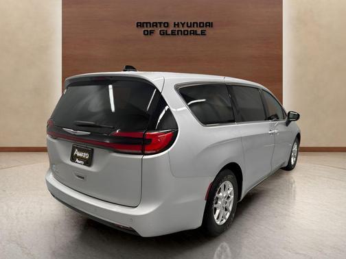 Silver Mist Clearcoat 2023 Chrysler Pacifica Touring L