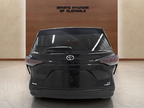 2024 Toyota Sienna LE