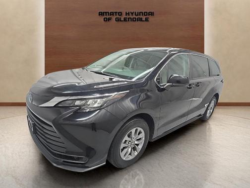 2024 Toyota Sienna LE