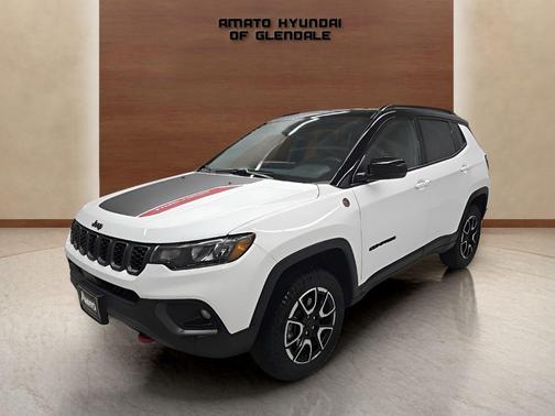 Bright White Clearcoat 2025 Jeep Compass Trailhawk