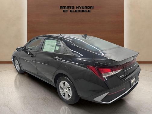 Abyss Black 2026 Hyundai ELANTRA SE