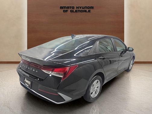 Abyss Black 2026 Hyundai ELANTRA SE