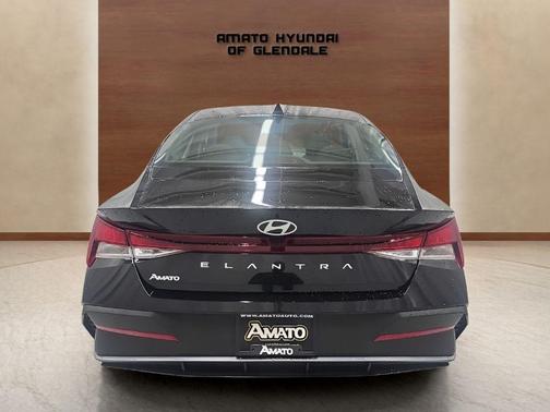 Abyss Black 2026 Hyundai ELANTRA SE
