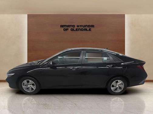 Abyss Black 2026 Hyundai ELANTRA SE