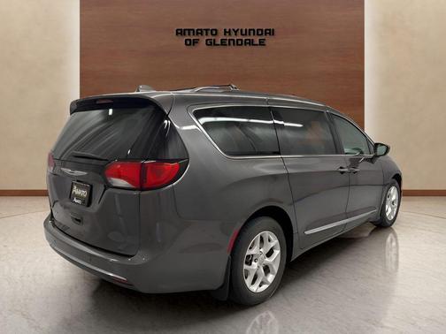 Granite Crystal Metallic Clearcoat 2017 Chrysler Pacifica Touring-L