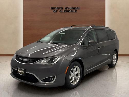 Granite Crystal Metallic Clearcoat 2017 Chrysler Pacifica Touring-L