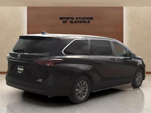 2023 Toyota Sienna LE