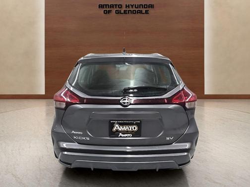 Gun Metallic 2024 Nissan Kicks SV