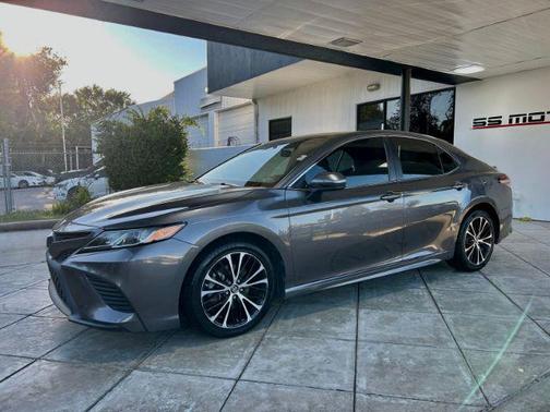 2019 Toyota Camry SE