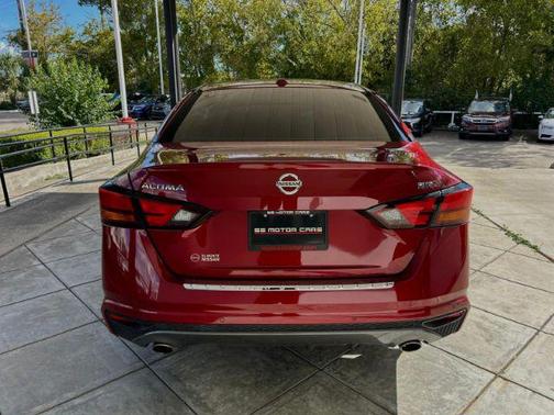 2022 Nissan Altima SR FWD