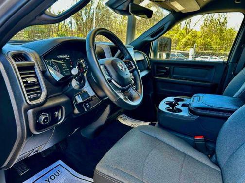 2024 RAM 3500 Tradesman Crew Cab 4x4 8' Box