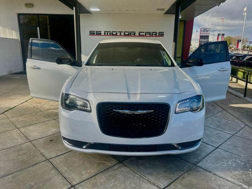 2019 Chrysler 300 Touring
