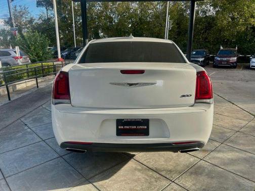 2019 Chrysler 300 Touring