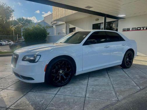 2019 Chrysler 300 Touring