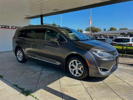 2020 Chrysler Pacifica Touring L