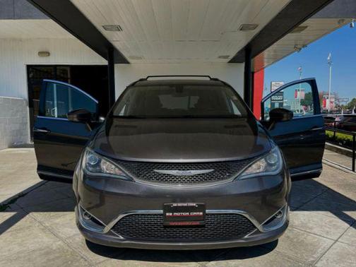 2020 Chrysler Pacifica Touring L