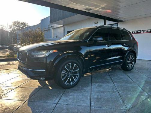 2017 Volvo XC90 T6 Momentum