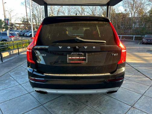 2017 Volvo XC90 T6 Momentum