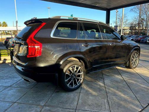 2017 Volvo XC90 T6 Momentum