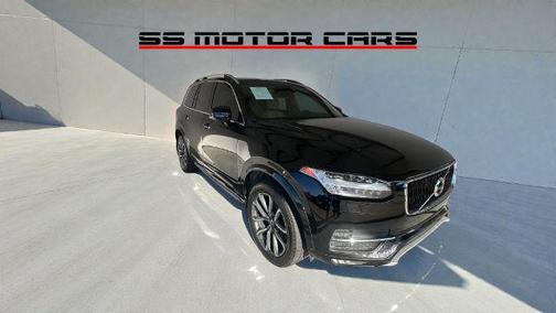 2017 Volvo XC90 T6 Momentum