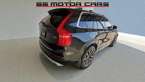 2017 Volvo XC90 T6 Momentum