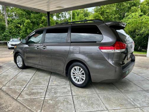 2012 Toyota Sienna XLE
