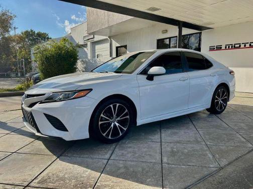 2020 Toyota Camry SE