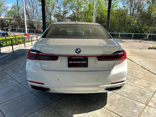 2022 BMW 740 i