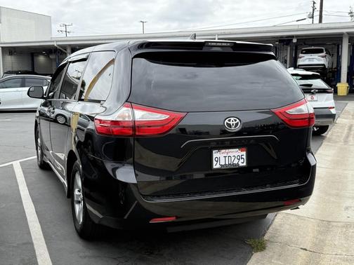 2019 Toyota Sienna SE