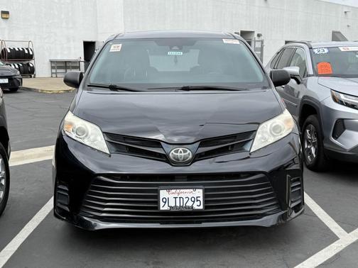 2019 Toyota Sienna SE
