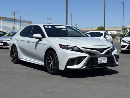 2024 Toyota Camry SE