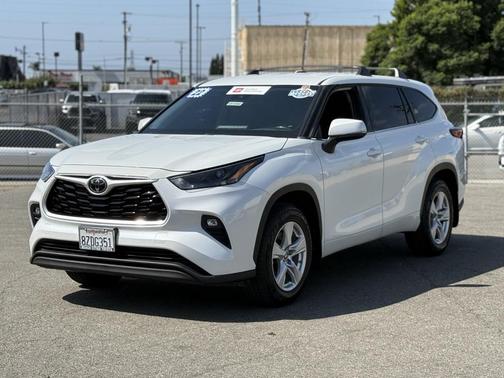 2022 Toyota Highlander LE