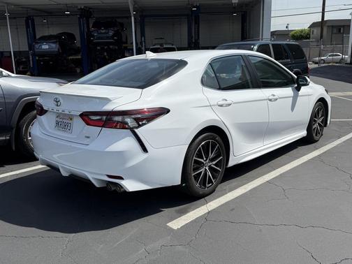 2024 Toyota Camry SE
